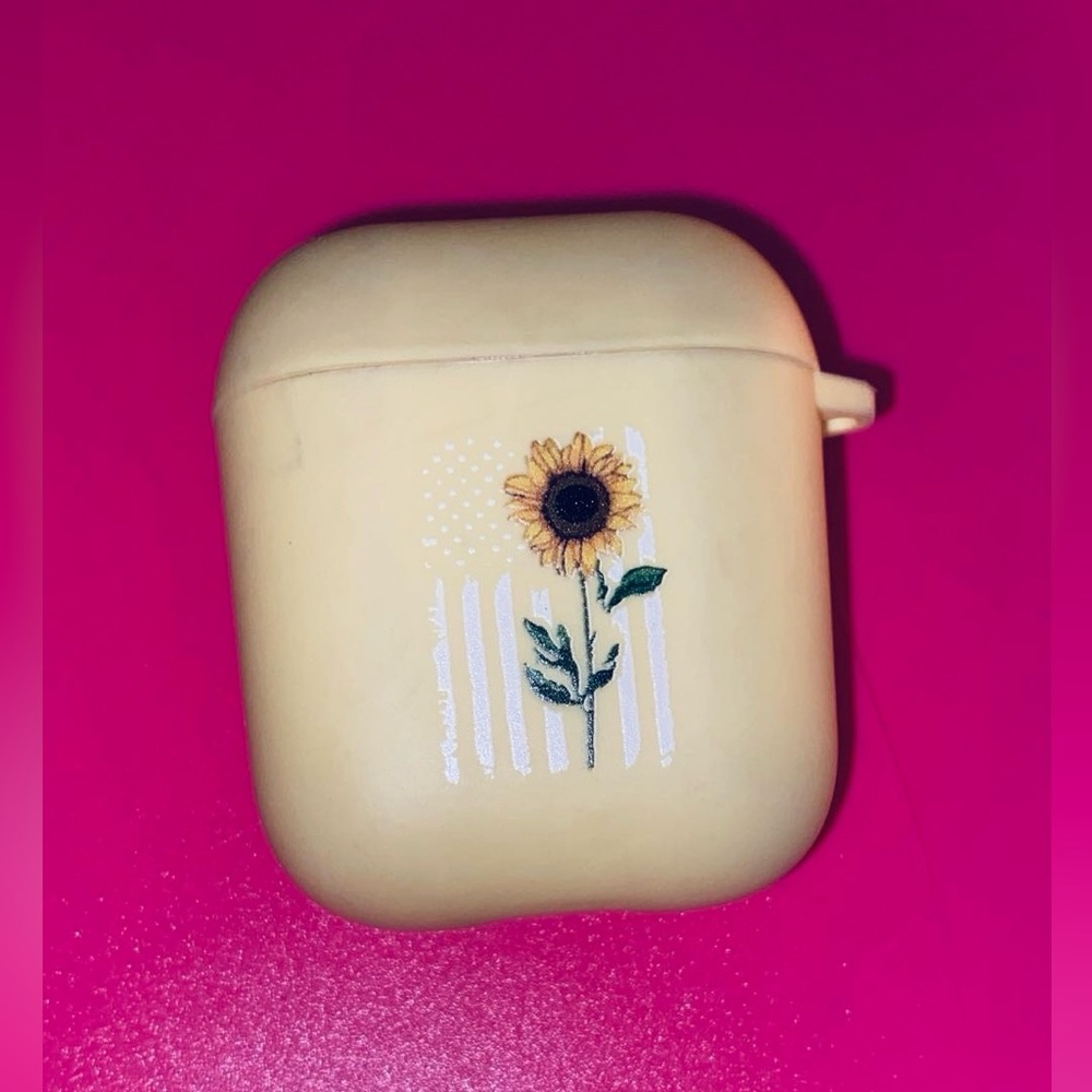 AirPods - Picture 4 of 5
